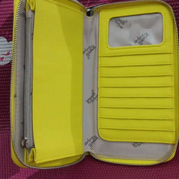 Thirty-One - Picture 6 of 7